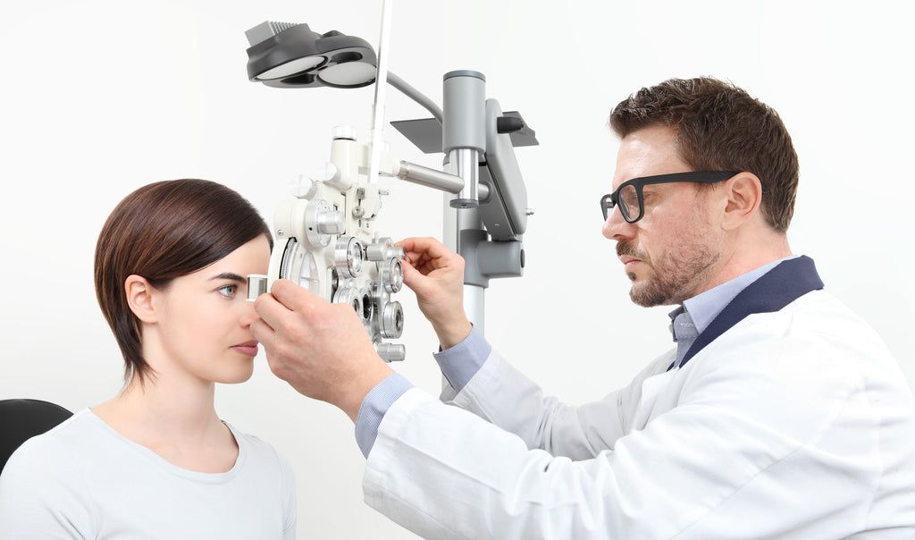 eye specialist doctor